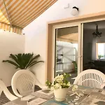 Jeannette Apartman *