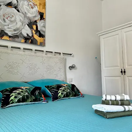 Jeannette Apartment *